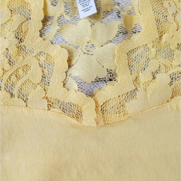 🔸️Ambiance Apparel Canary Yellow Lacy Cap Sleeve Top Medium - Picture 4 of 7